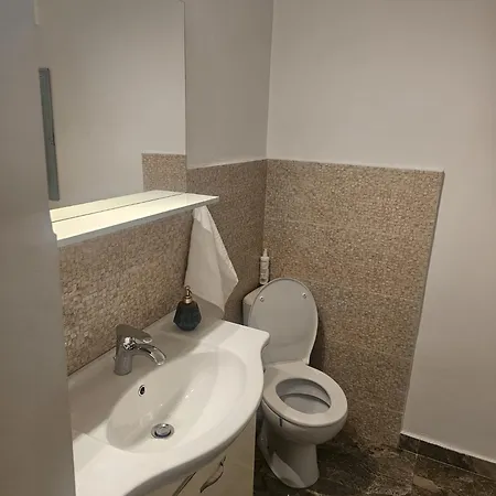Revolution Apartment *